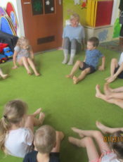 Gimnastykę lubimy, przez nią siłę ćwiczymy