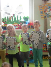 Wręczenie nagród za udział w przedszkolnym turnieju szachowym