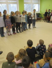 z wizytą w szkole z okazji dnia misia