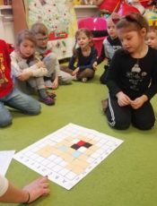 „Kodowanie na dywanie”