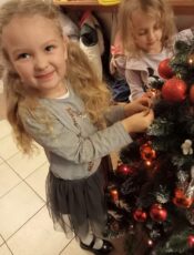 Świąteczne dekorowanie choinki u Muminków 🎄