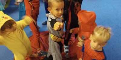 Obchody Dnia Postaci z Bajek