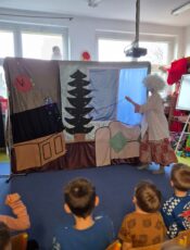 Teatrzyk „Opowieść Wigilijna” w naszym przedszkolu!