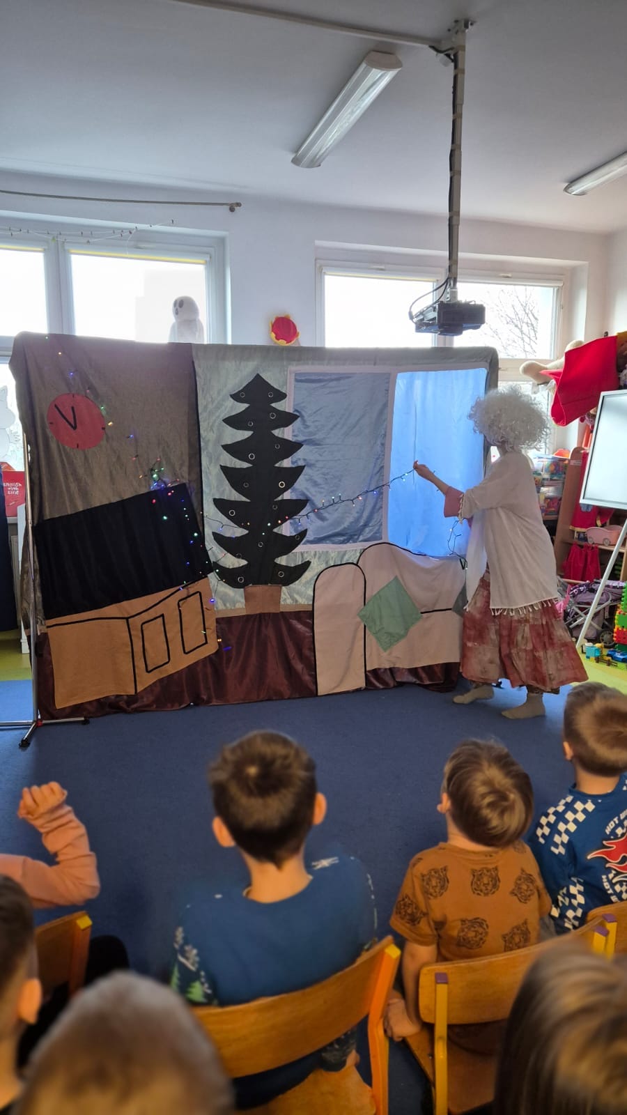 Teatrzyk „Opowieść Wigilijna” w naszym przedszkolu!