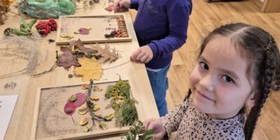 Międzypokoleniowe malowanie obrazów – nasze starszaki w akcji!