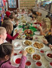 Świąteczna Atmosfera w Naszym Przedszkolu – Uroczysty Obiad Wigilijny!