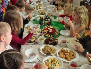 Świąteczna Atmosfera w Naszym Przedszkolu – Uroczysty Obiad Wigilijny!