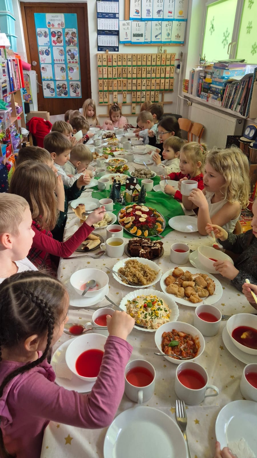 Świąteczna Atmosfera w Naszym Przedszkolu – Uroczysty Obiad Wigilijny!