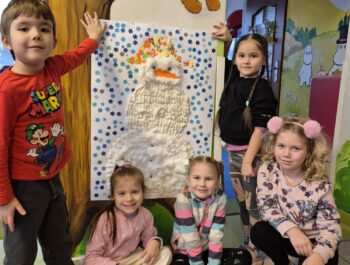 Grupowe lepienie bałwanka …bez śniegu!