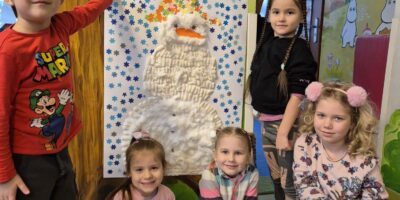 Grupowe lepienie bałwanka …bez śniegu!