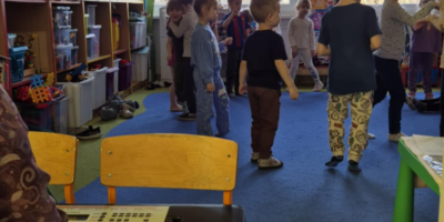 Rytm i zabawa – muzyczne spotkania z Panią Kingą!