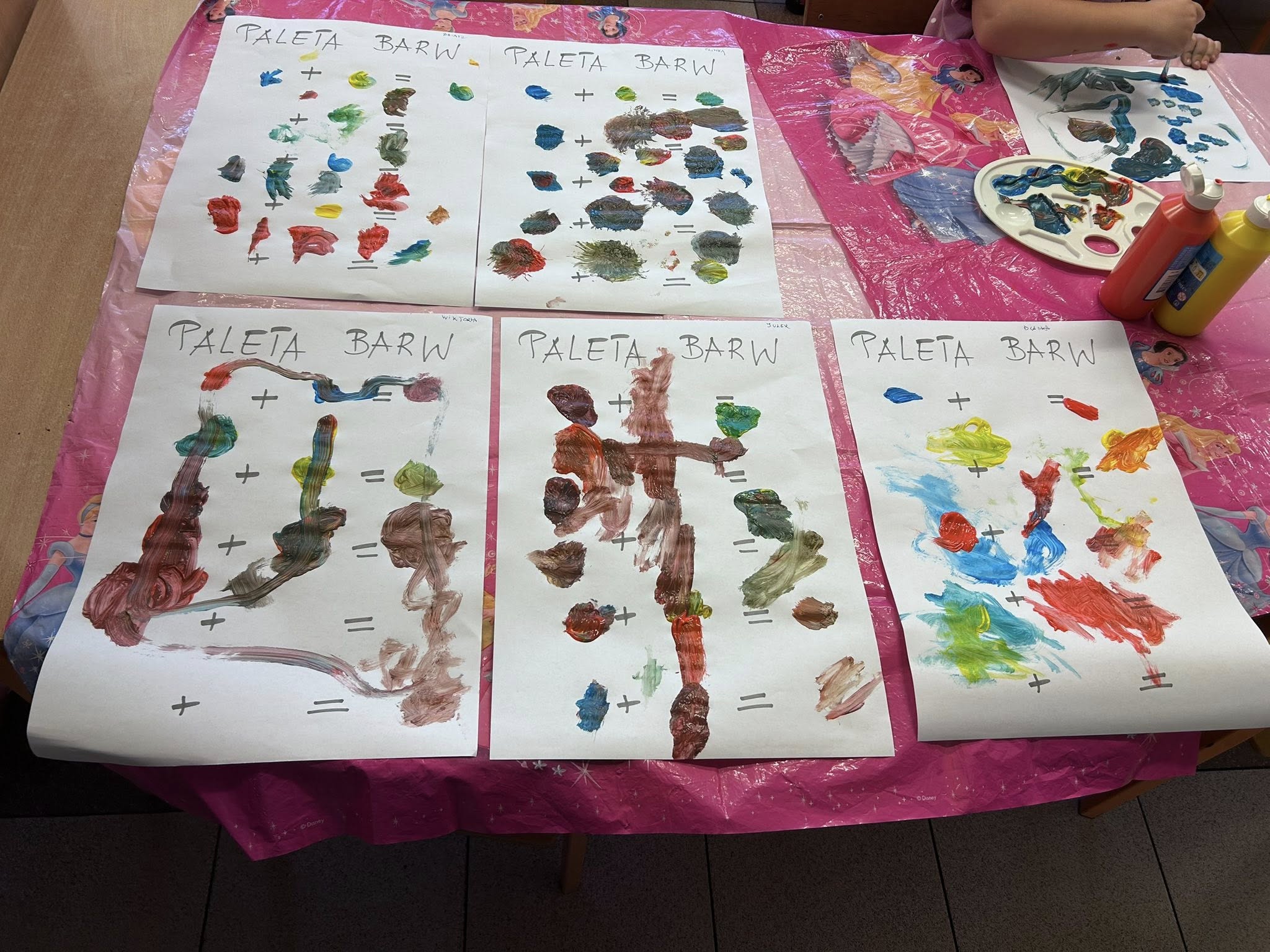 „Kolory mieszkają w kolorach – paleta barw”