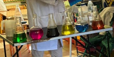 Pokaz doświadczeń chemicznych